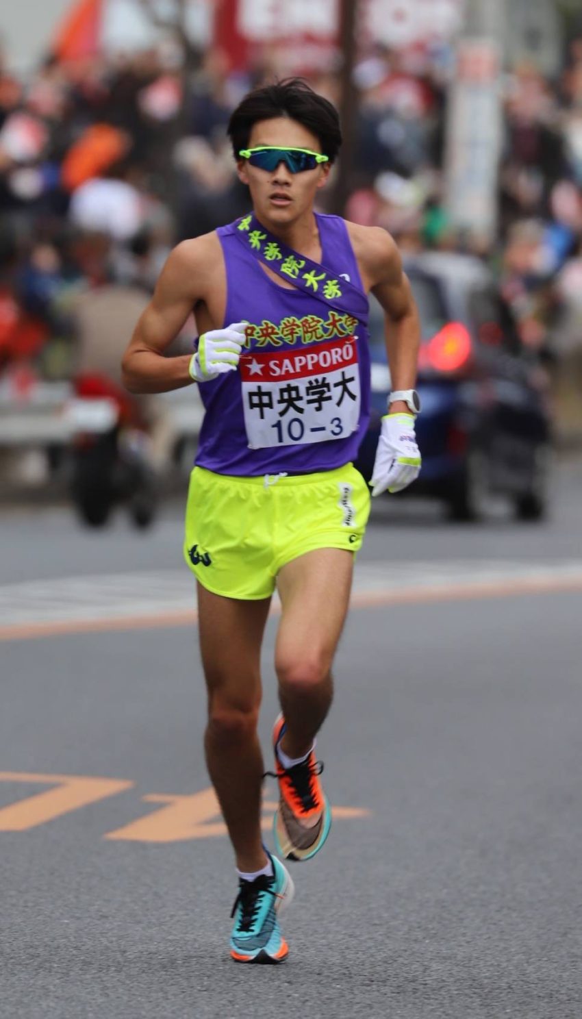 先日行われた箱根駅伝に本校の卒業である戸口豪琉選手が出場いたしました。

 

中央学院大学

戸口豪琉（3年）　第3区（21.4㎞）　1:03:55　区間15位

 

1月1日に行われたニューイヤー駅伝に続き、本校の卒業生の活躍に刺激を受け、生徒たちも日々の練習に励んでおります。

本年も在校生・卒業生のご声援よろしくお願いいたします。