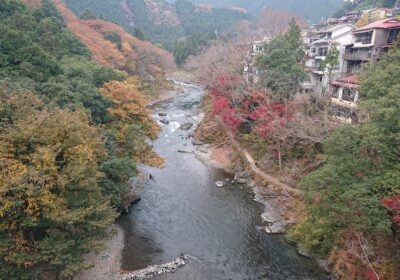 御嶽駅前！紅葉が綺麗な季節ですね～！