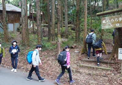 後半戦！風のみち歩道を波久礼駅に向かって進んでいきます！