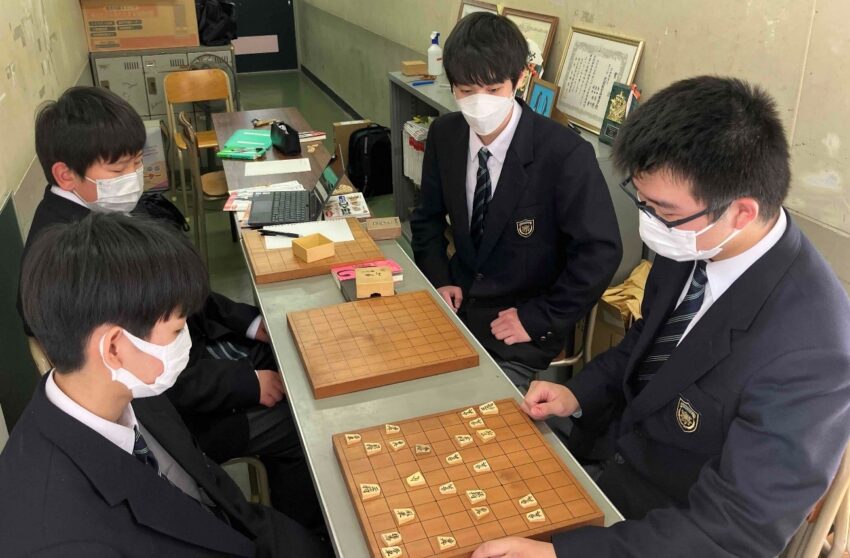 囲碁将棋部になっていますが、将棋しかやっていない将棋囲碁部になったそうです。３年前の生徒より。