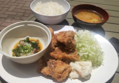 おろしポン酢から揚げ定食！　本校のから揚げは絶品です。そこにさっぱりとしたポン酢をかけたら・・・美味い！