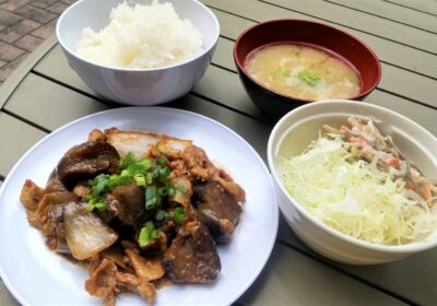 なすの豚肉味噌炒め。　味噌のタレをご飯にワンクッション！ご飯が進む！